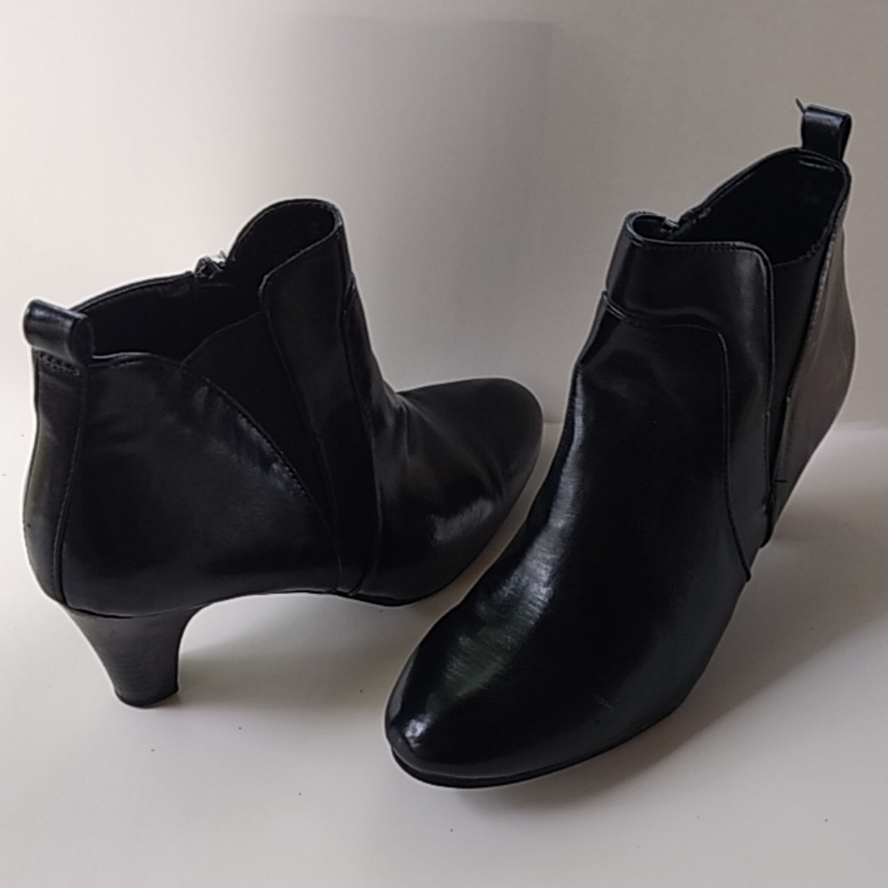 Naturalizer ankle boots
